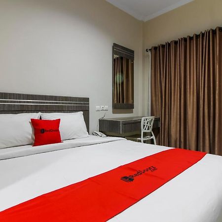 Reddoorz Plus Syariah @ Jalan Sriwijaya Medan Exterior photo