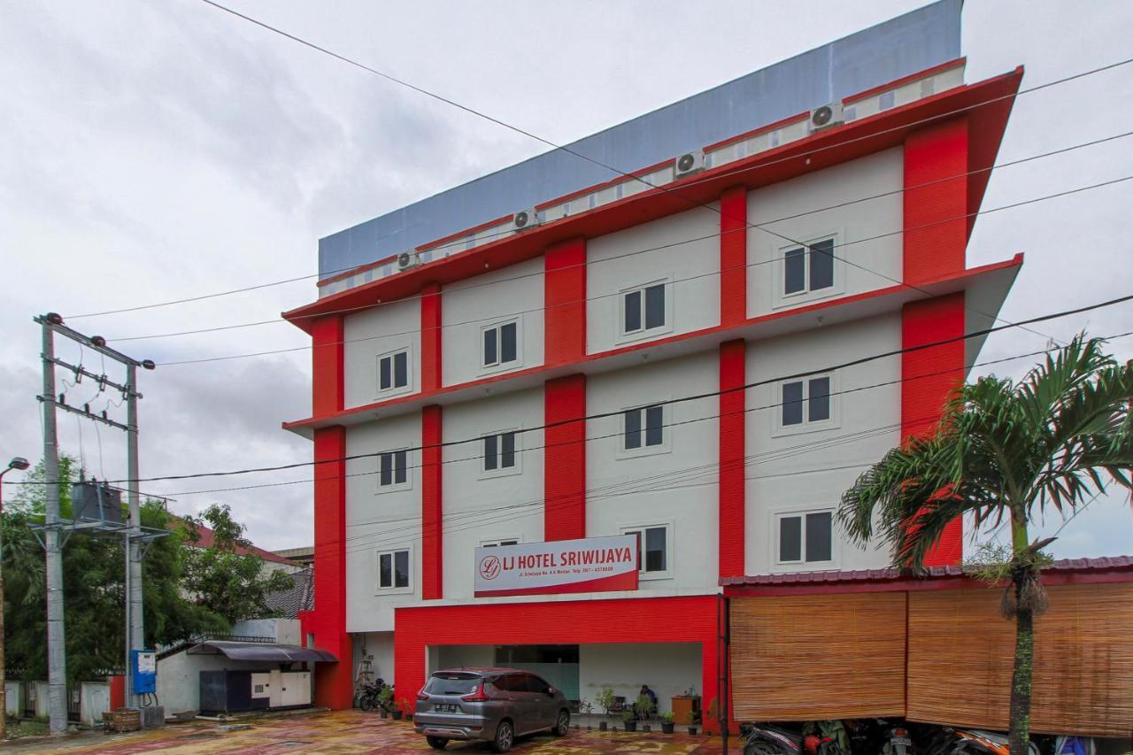 Reddoorz Plus Syariah @ Jalan Sriwijaya Medan Exterior photo