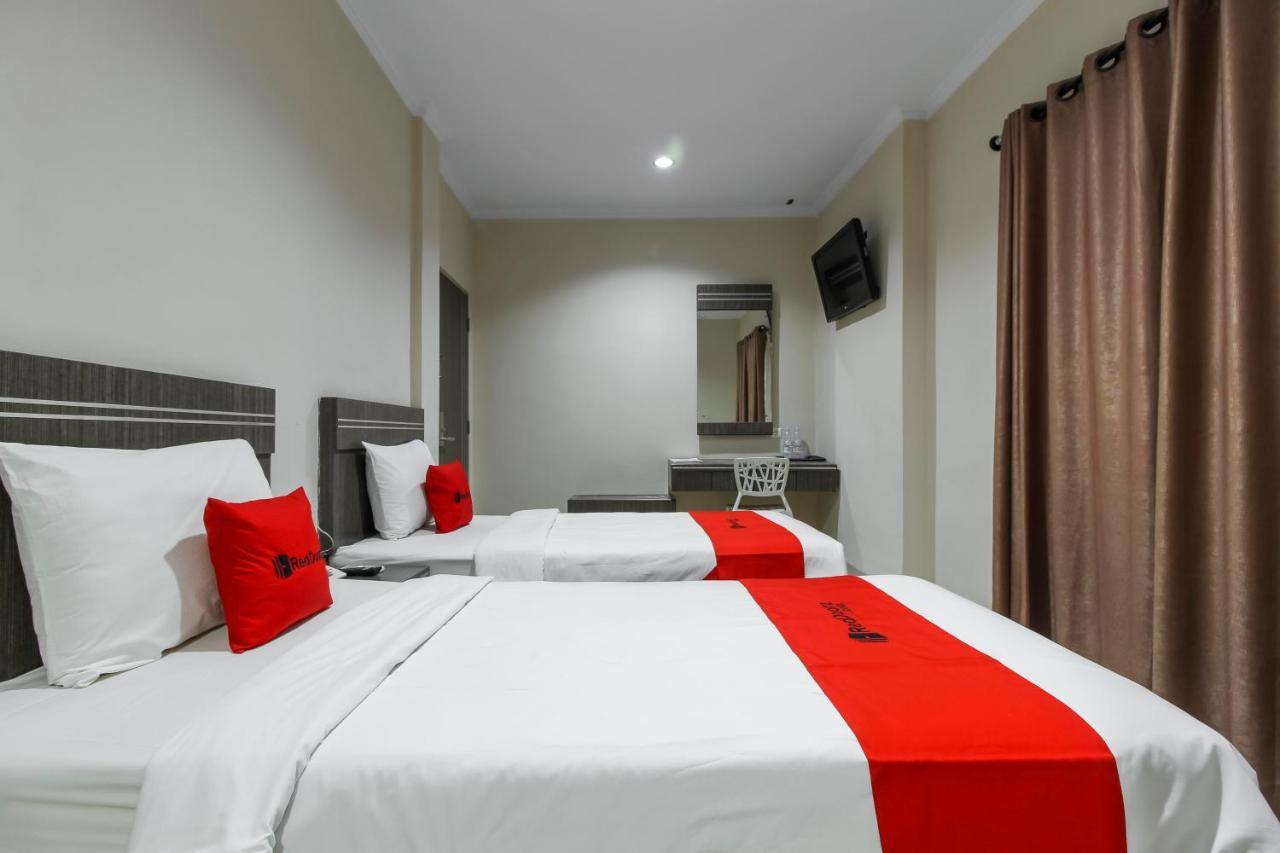 Reddoorz Plus Syariah @ Jalan Sriwijaya Medan Exterior photo
