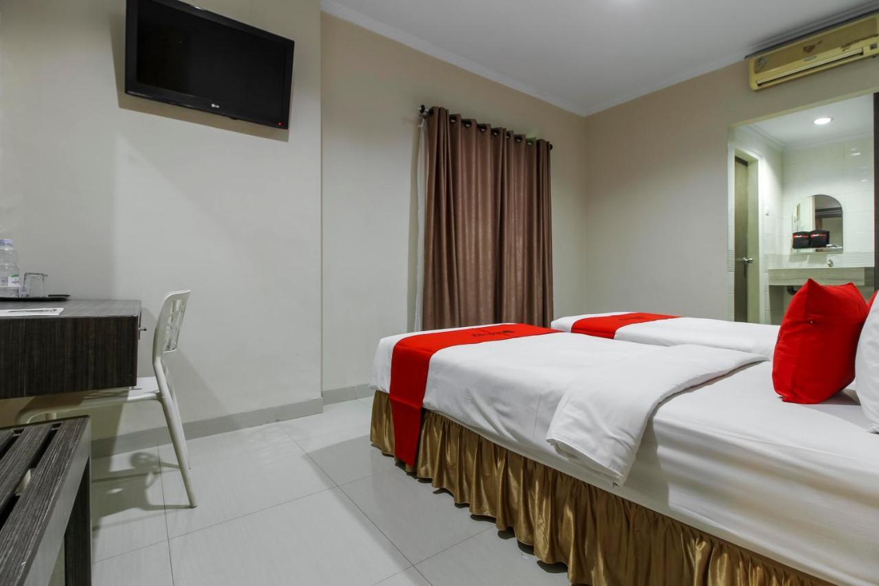 Reddoorz Plus Syariah @ Jalan Sriwijaya Medan Exterior photo