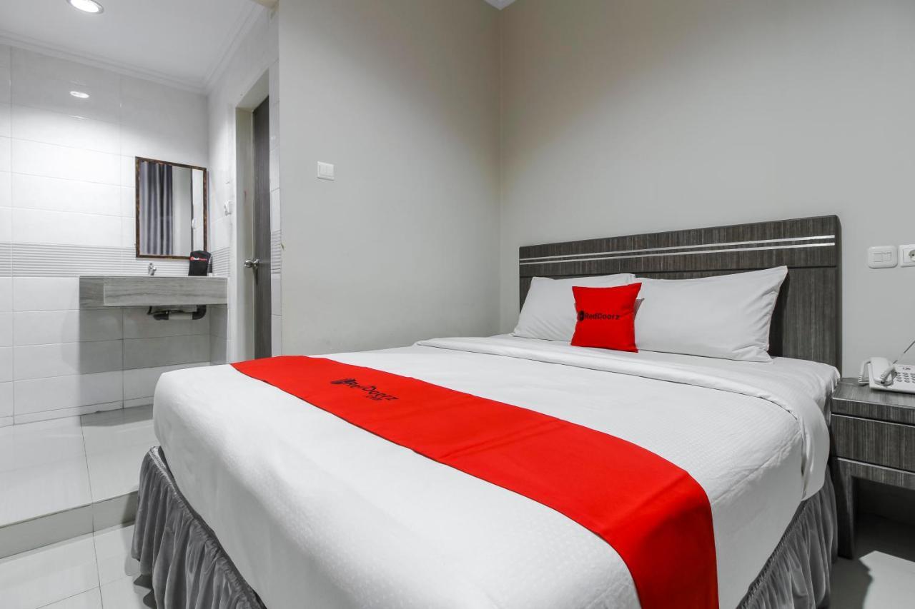 Reddoorz Plus Syariah @ Jalan Sriwijaya Medan Exterior photo