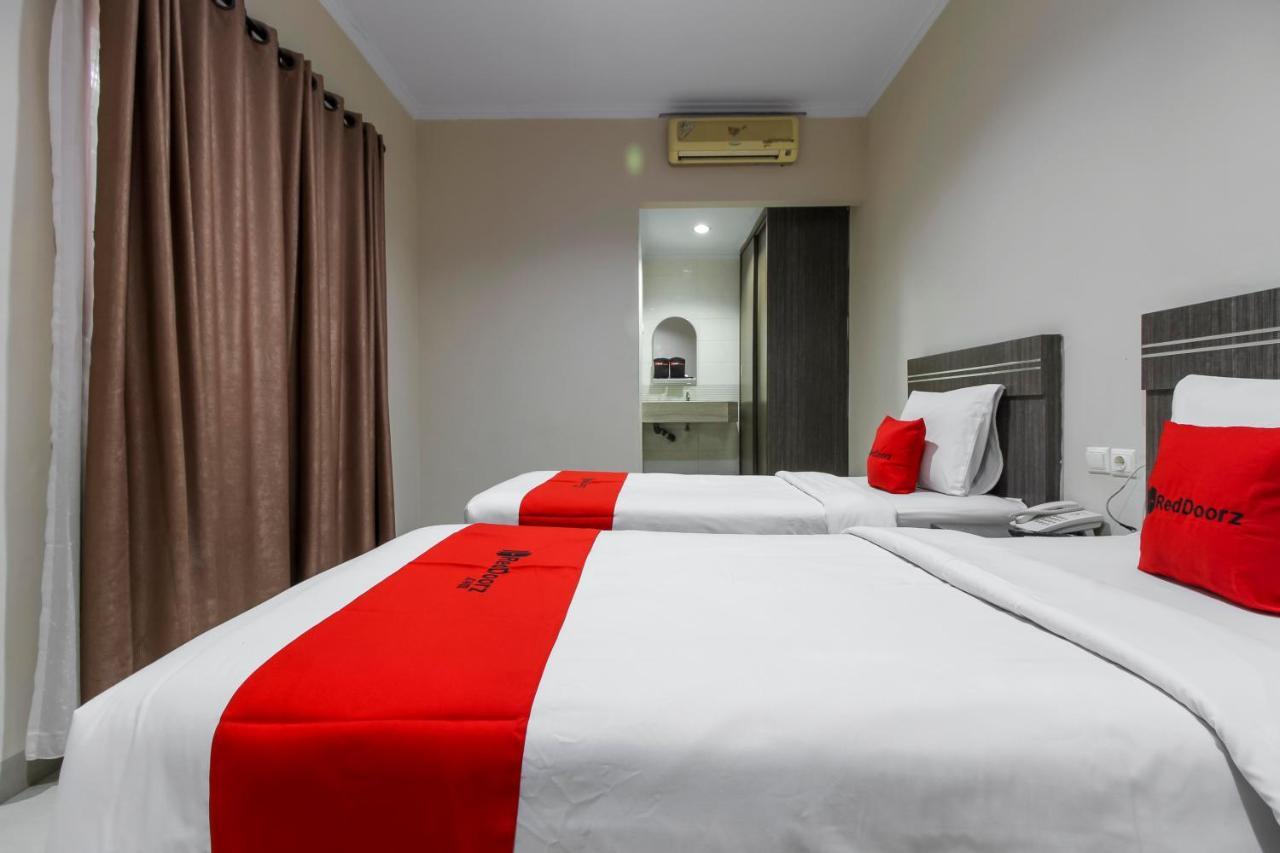 Reddoorz Plus Syariah @ Jalan Sriwijaya Medan Exterior photo