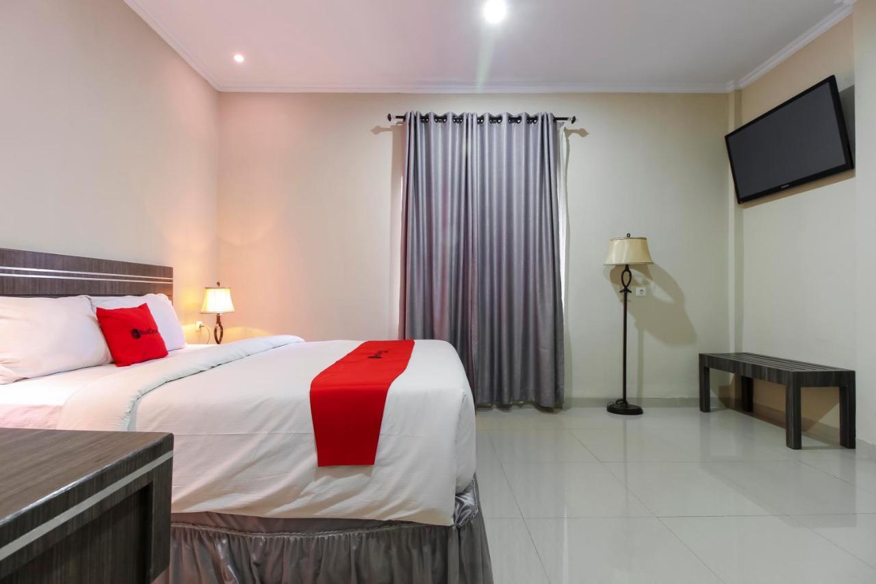 Reddoorz Plus Syariah @ Jalan Sriwijaya Medan Exterior photo