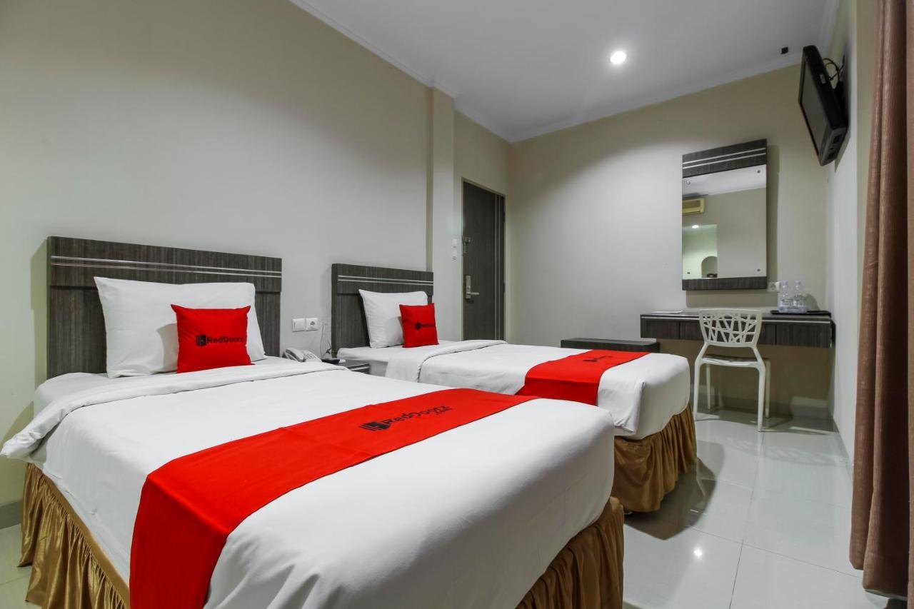 Reddoorz Plus Syariah @ Jalan Sriwijaya Medan Exterior photo