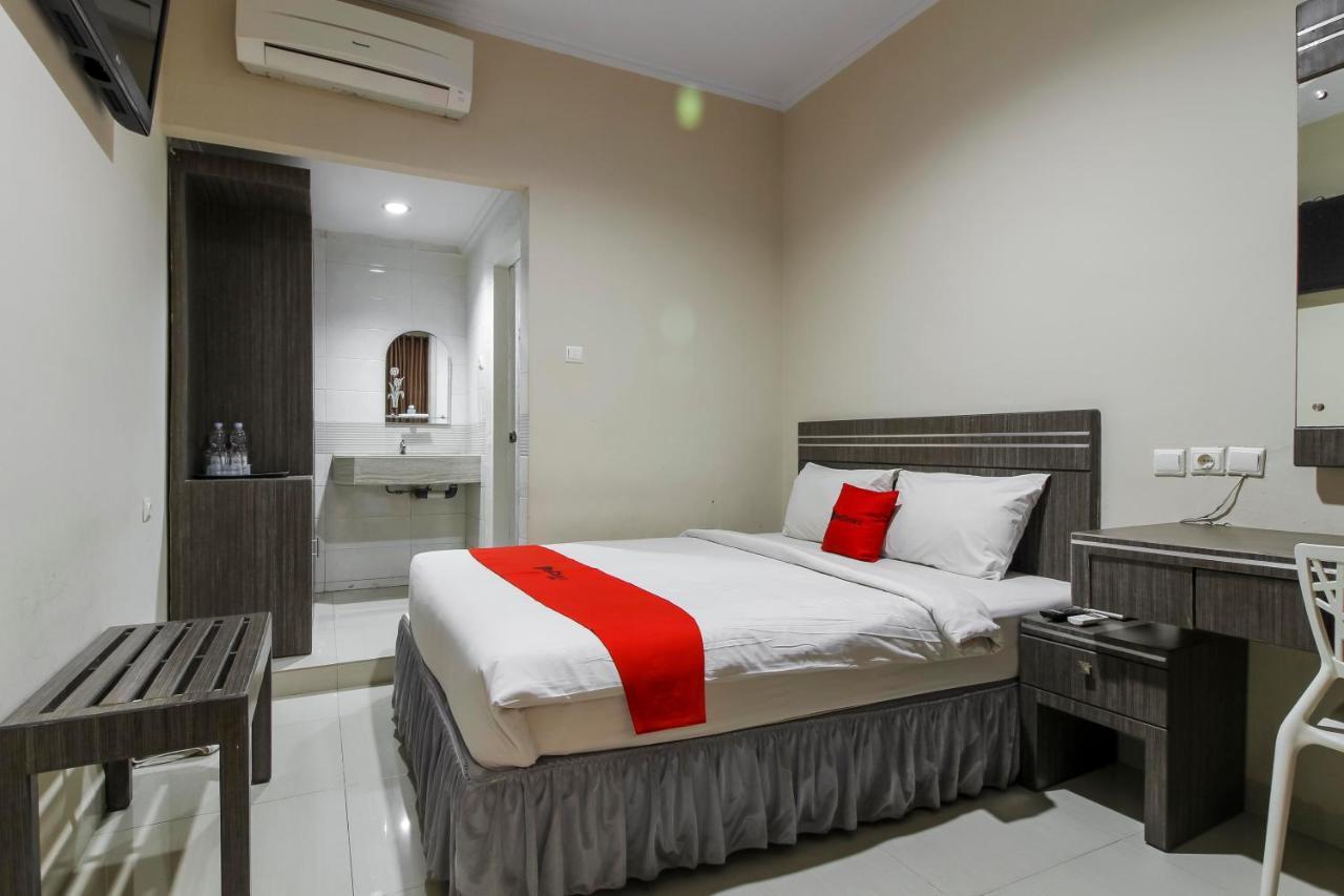 Reddoorz Plus Syariah @ Jalan Sriwijaya Medan Exterior photo