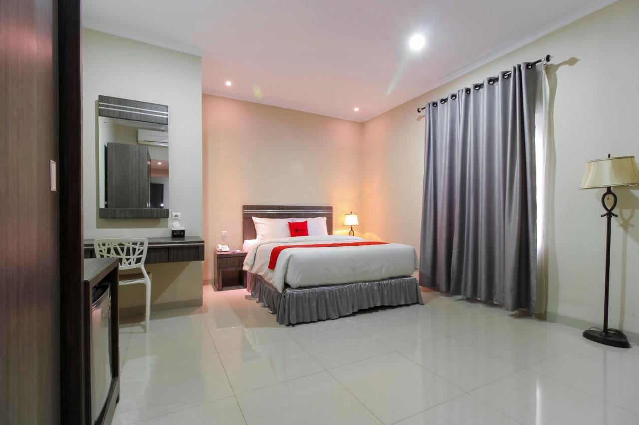 Reddoorz Plus Syariah @ Jalan Sriwijaya Medan Exterior photo